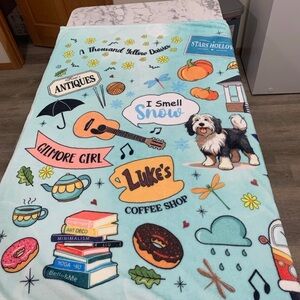 Stars Hollow Themed Blanket - Multicolor